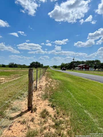 375 Bluntzer Rd, Jourdanton, TX 78026