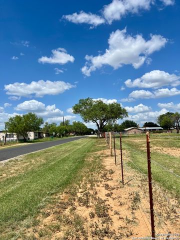 375 Bluntzer Rd, Jourdanton, TX 78026