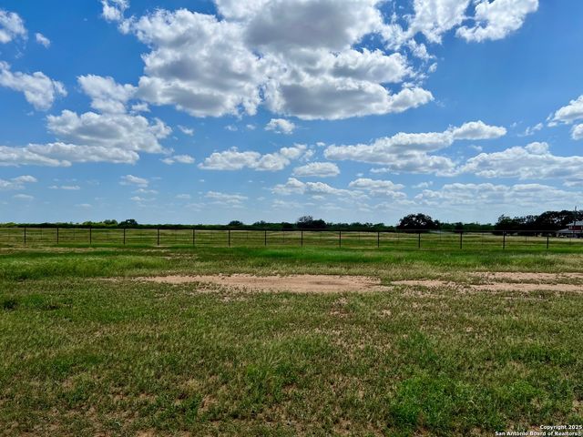 375 Bluntzer Rd, Jourdanton, TX 78026
