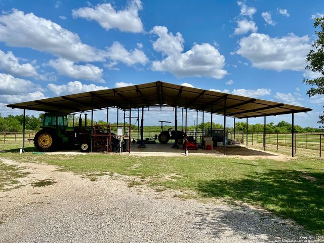 375 Bluntzer Rd, Jourdanton, TX 78026