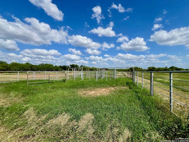 375 Bluntzer Rd, Jourdanton, TX 78026