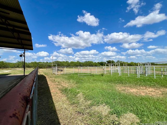 375 Bluntzer Rd, Jourdanton, TX 78026