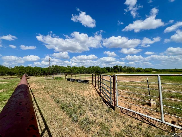375 Bluntzer Rd, Jourdanton, TX 78026