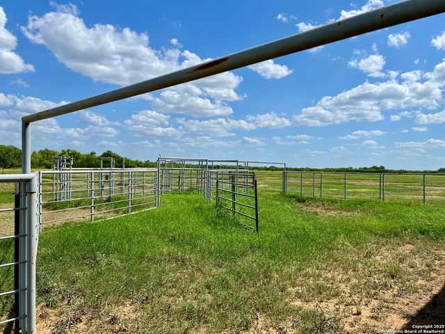 375 Bluntzer Rd, Jourdanton, TX 78026
