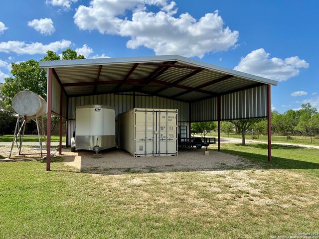 375 Bluntzer Rd, Jourdanton, TX 78026