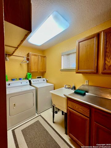 375 Bluntzer Rd, Jourdanton, TX 78026