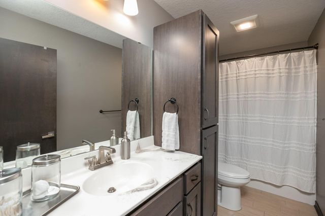 219 Rena Belle Street NW, Eyota, MN 55934