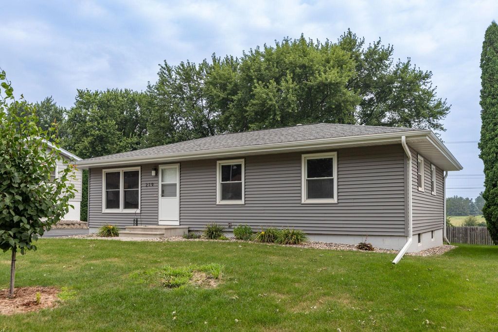 219 Rena Belle Street NW, Eyota, MN 55934