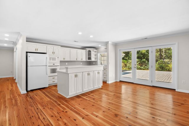 2279 Waverly Rd., Pawleys Island, SC 29585