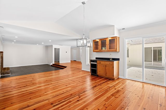 2279 Waverly Rd., Pawleys Island, SC 29585