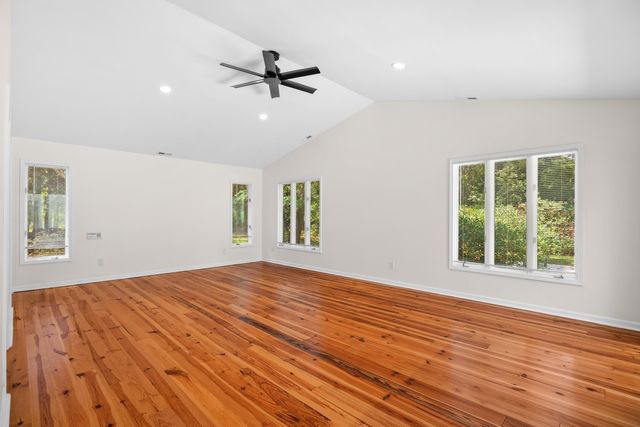 2279 Waverly Rd., Pawleys Island, SC 29585
