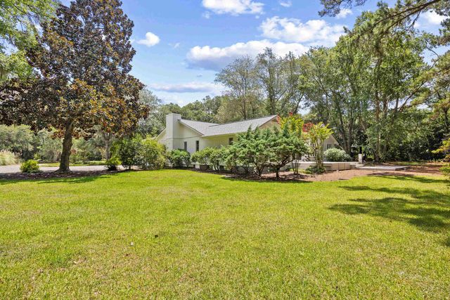 2279 Waverly Rd., Pawleys Island, SC 29585