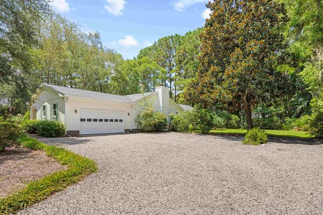 2279 Waverly Rd., Pawleys Island, SC 29585