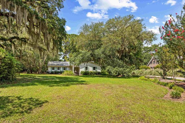 2279 Waverly Rd., Pawleys Island, SC 29585