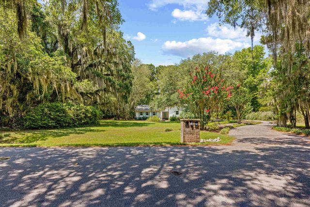 2279 Waverly Rd., Pawleys Island, SC 29585