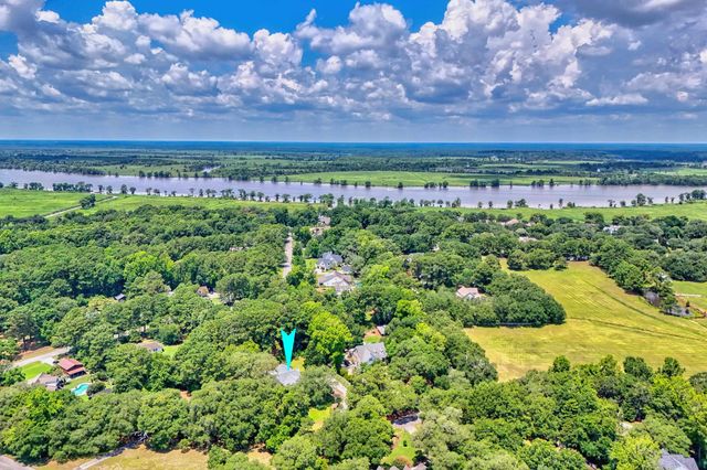 2279 Waverly Rd., Pawleys Island, SC 29585