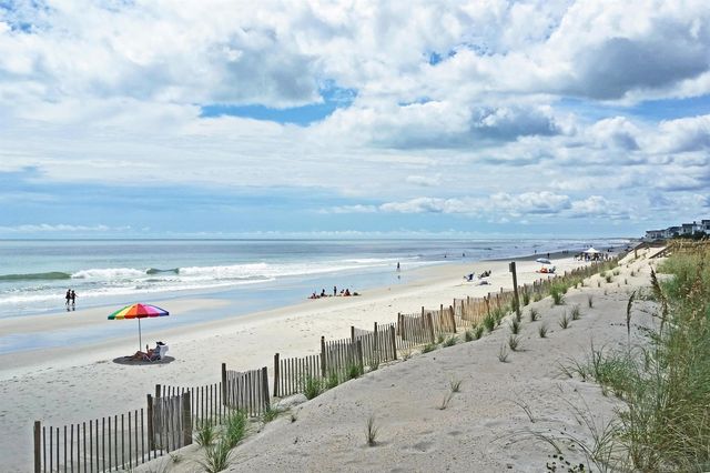 2279 Waverly Rd., Pawleys Island, SC 29585