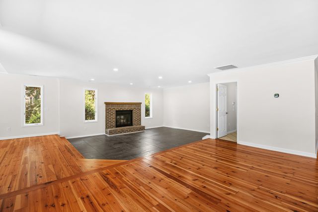 2279 Waverly Rd., Pawleys Island, SC 29585