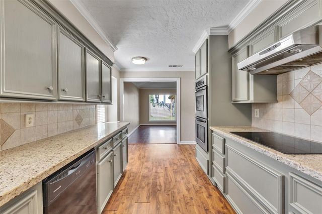 8318 Amurwood Drive, Tomball, TX 77375