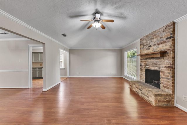 8318 Amurwood Drive, Tomball, TX 77375