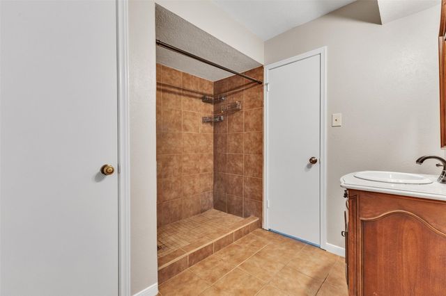 8318 Amurwood Drive, Tomball, TX 77375