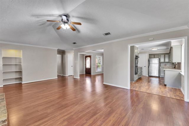 8318 Amurwood Drive, Tomball, TX 77375