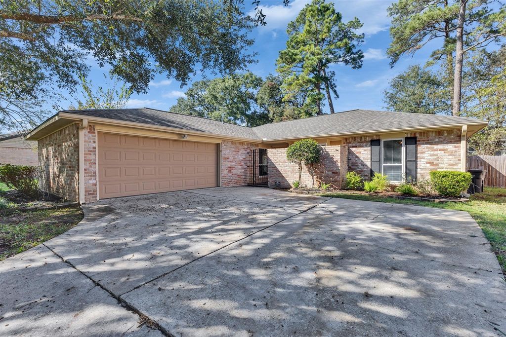 8318 Amurwood Drive, Tomball, TX 77375