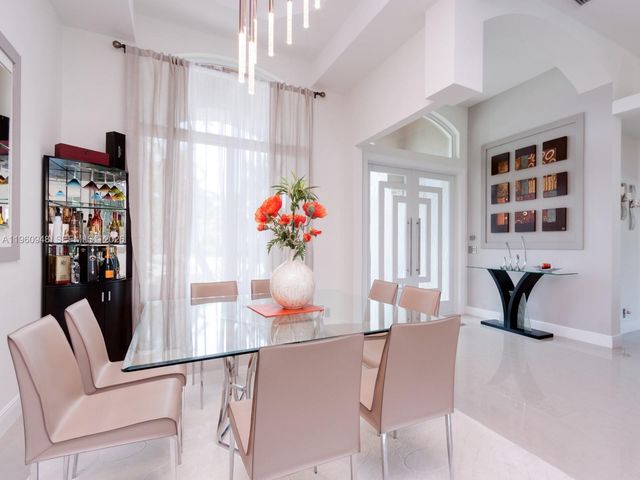 2550 Jardin Mnr, Weston, FL 33327