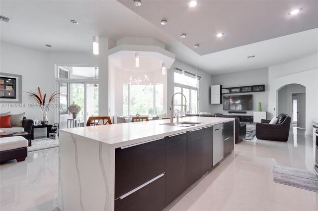 2550 Jardin Mnr, Weston, FL 33327