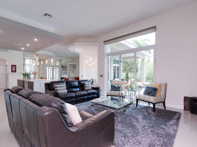 2550 Jardin Mnr, Weston, FL 33327