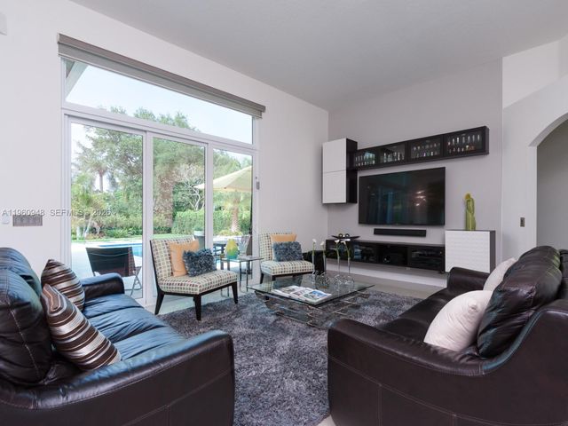 2550 Jardin Mnr, Weston, FL 33327