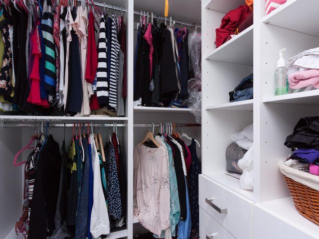 2550 Jardin Mnr, Weston, FL 33327