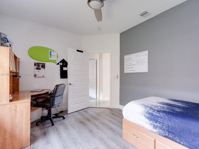 2550 Jardin Mnr, Weston, FL 33327