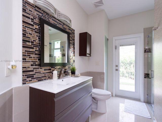 2550 Jardin Mnr, Weston, FL 33327