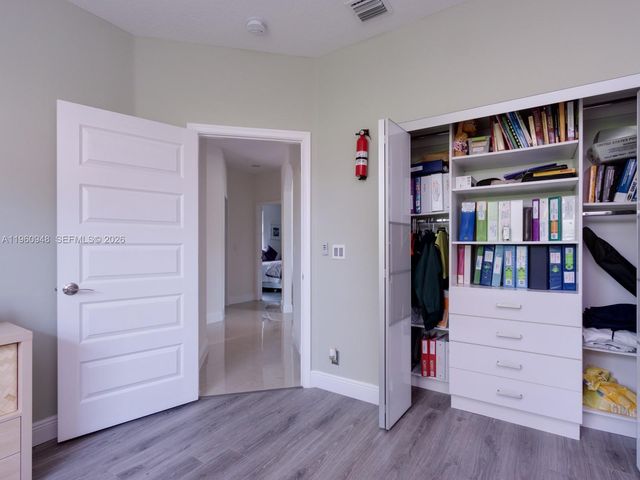 2550 Jardin Mnr, Weston, FL 33327