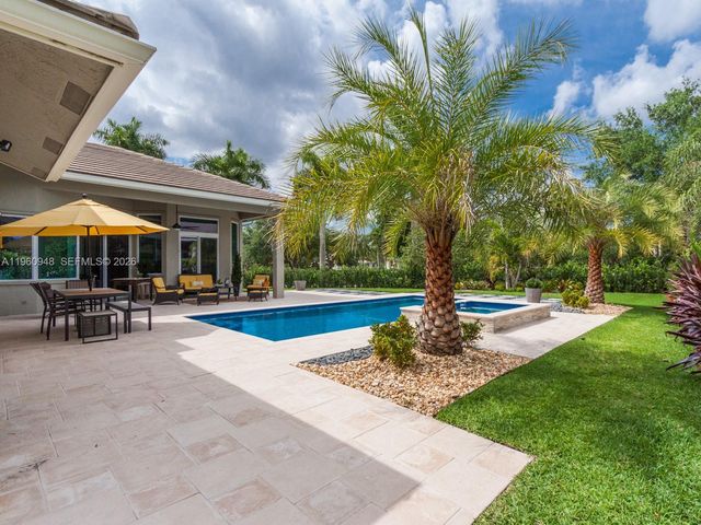 2550 Jardin Mnr, Weston, FL 33327