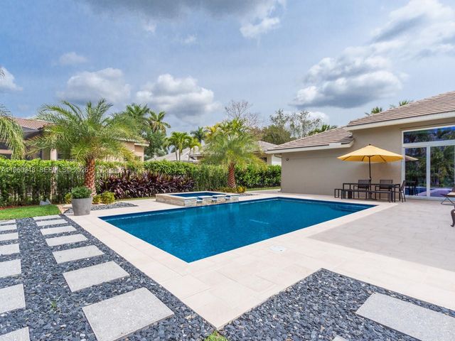 2550 Jardin Mnr, Weston, FL 33327