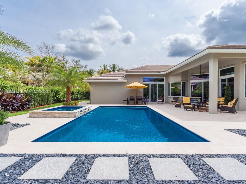 2550 Jardin Mnr, Weston, FL 33327