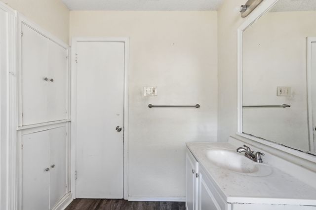 2806 E Atoll Drive, Dallas, TX 75216