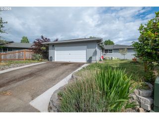 2261 Fulton Pl Se, Albany, OR 97322