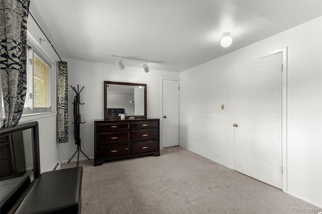 2738 Berry Drive, Bloomfield Hills, MI 48304