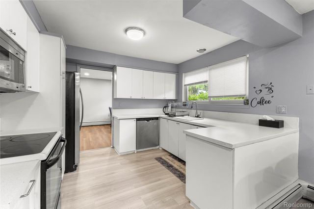 2738 Berry Drive, Bloomfield Hills, MI 48304