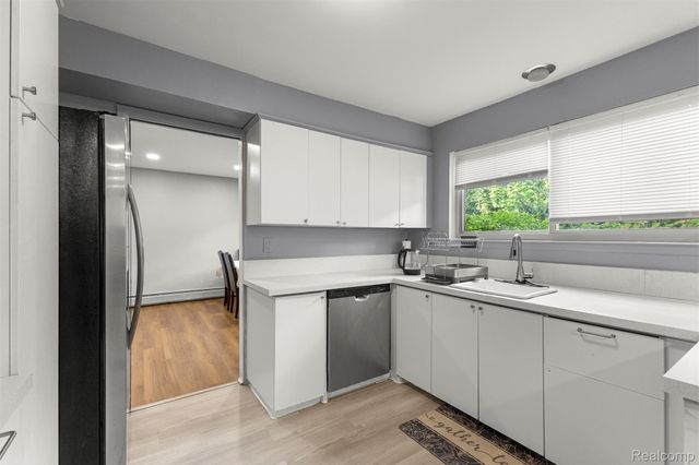 2738 Berry Drive, Bloomfield Hills, MI 48304