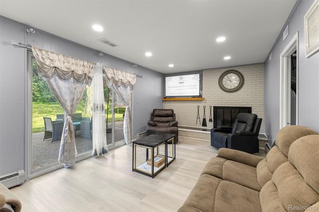 2738 Berry Drive, Bloomfield Hills, MI 48304