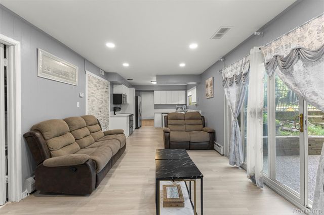 2738 Berry Drive, Bloomfield Hills, MI 48304