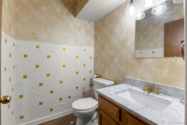 2738 Berry Drive, Bloomfield Hills, MI 48304