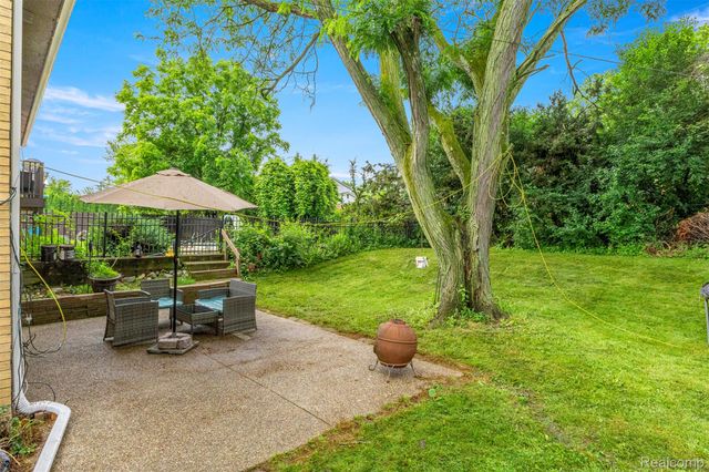 2738 Berry Drive, Bloomfield Hills, MI 48304