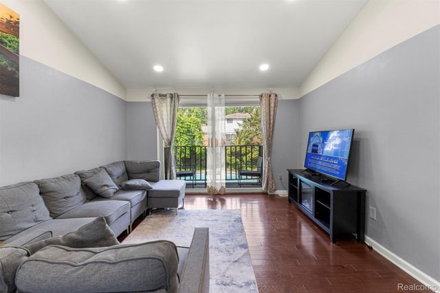 2738 Berry Drive, Bloomfield Hills, MI 48304