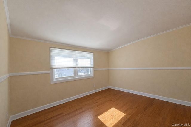 93 Birch Avenue E, Farmingdale, NY 11735