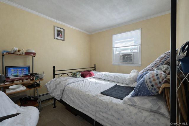 93 Birch Avenue E, Farmingdale, NY 11735